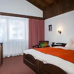 Basecamp فندق زيرمات