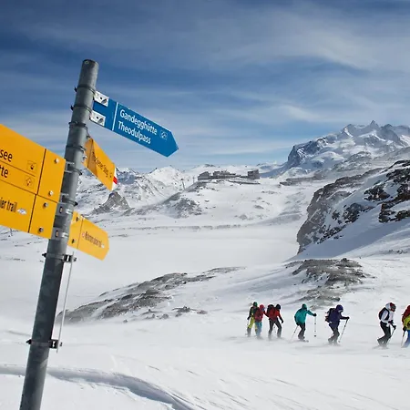 Basecamp Отель 3*