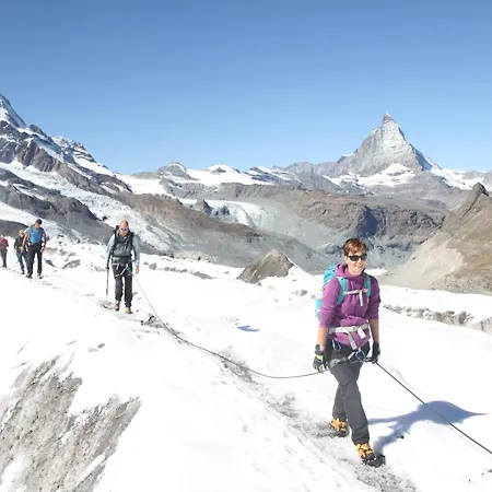 Basecamp فندق زيرمات