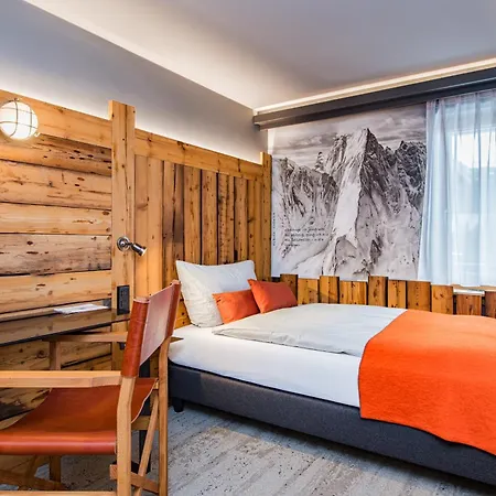 Отель Basecamp 3*