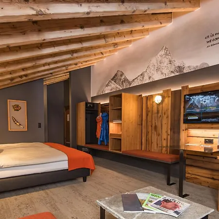 Отель Basecamp 3*
