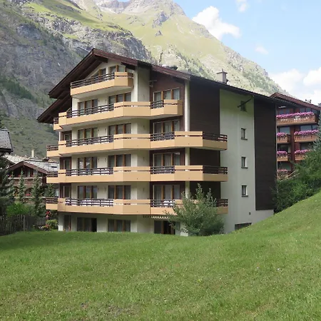Basecamp Szálloda