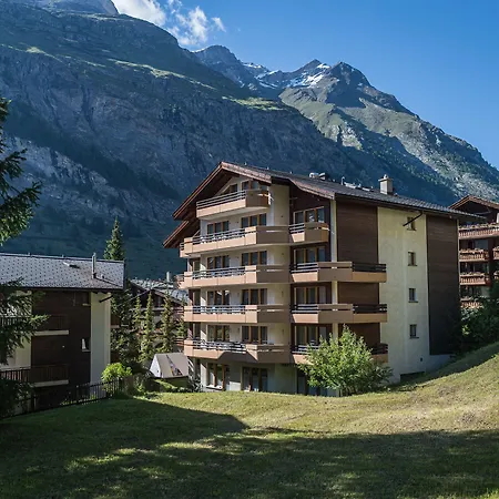 Basecamp Szálloda