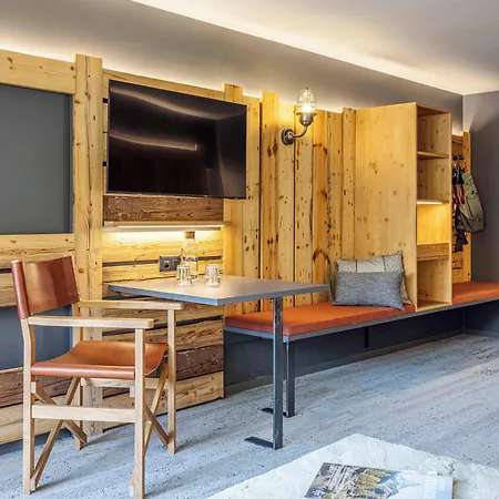 Basecamp Hotel