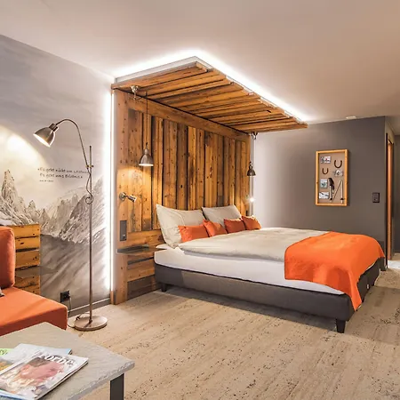 Basecamp Hotel