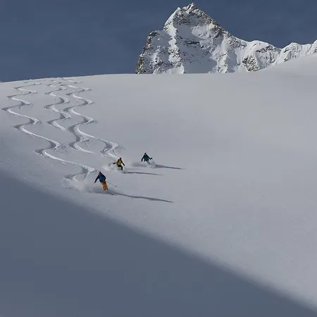 Basecamp Отель 3*