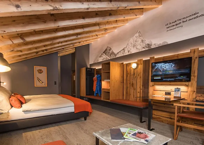 Отель Basecamp 3*