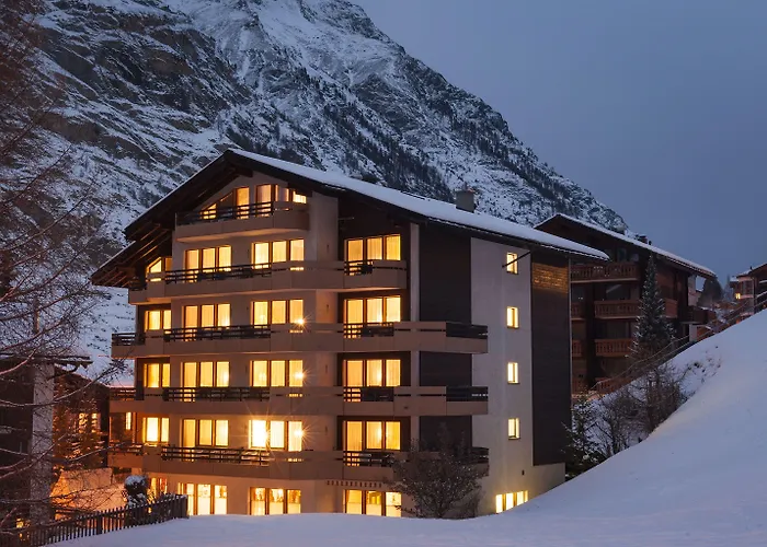 Отель Basecamp 3*