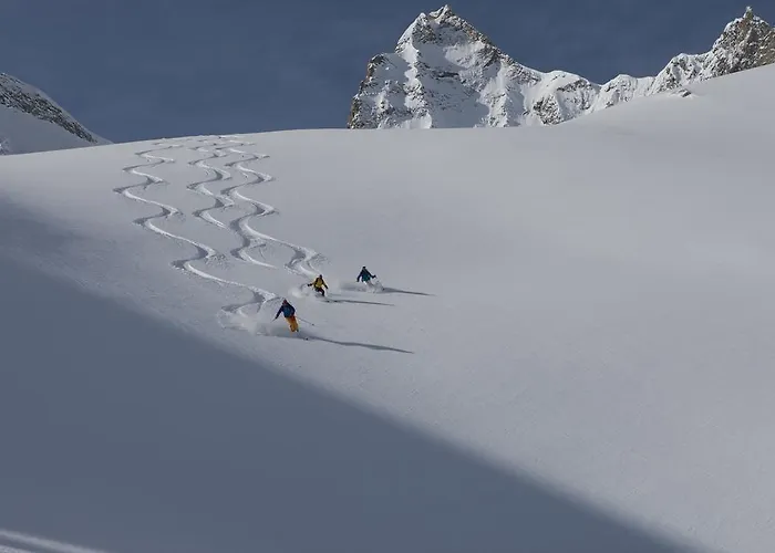 Basecamp Отель 3*