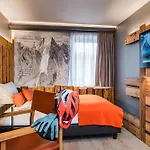Basecamp מלון 3*