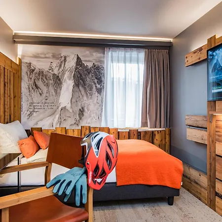 Basecamp Hotel 3*