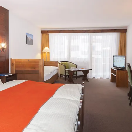 Basecamp Hotel 3*