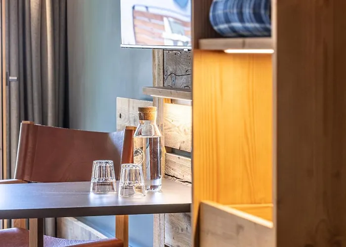 Отель Basecamp 3*